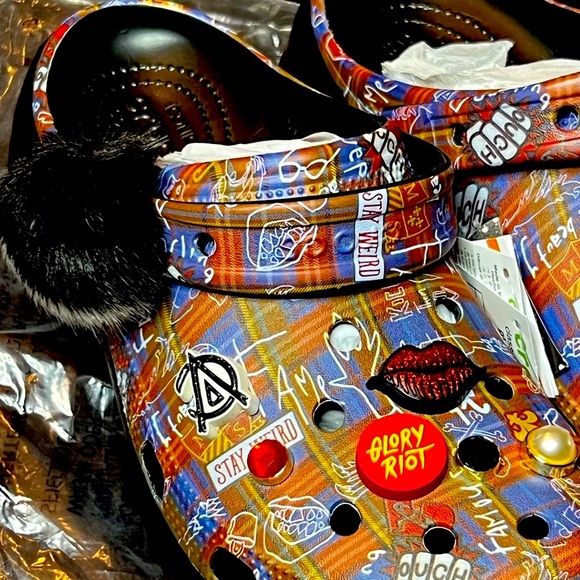 NWT CROCS woman’s size 10 “LIMITED EDITION” 101 Dalmatians platform CROC